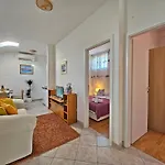 Moni 2 Apartamento