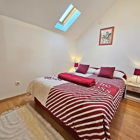 Moni 2 Apartamento