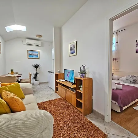 Moni 2 * スプリト